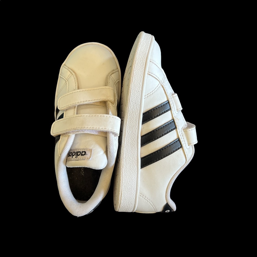 Little kids Adidas, size 10, new without box. Selling retail for$60 asking $20.